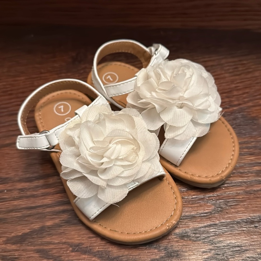 CAT & JACK - Toddler Girls White Floral Sandals - size 7